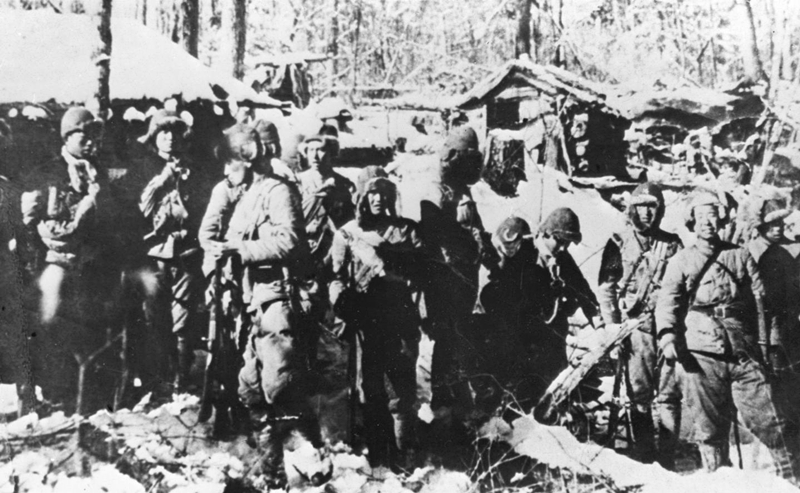 東北抗日聯(lián)軍的戰(zhàn)士們整裝準備出擊（資料照片）。